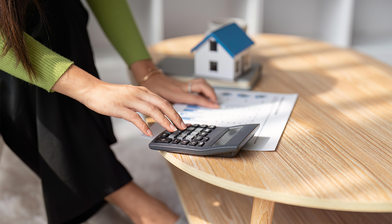 Lawyer explaining closing costs for home buyers in Mississauga