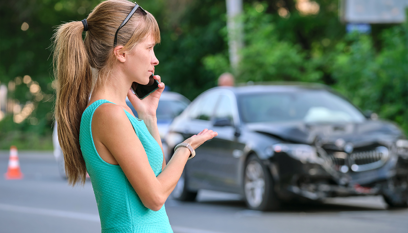 Accident victim consulting a lawyer after a car accident in Mississauga