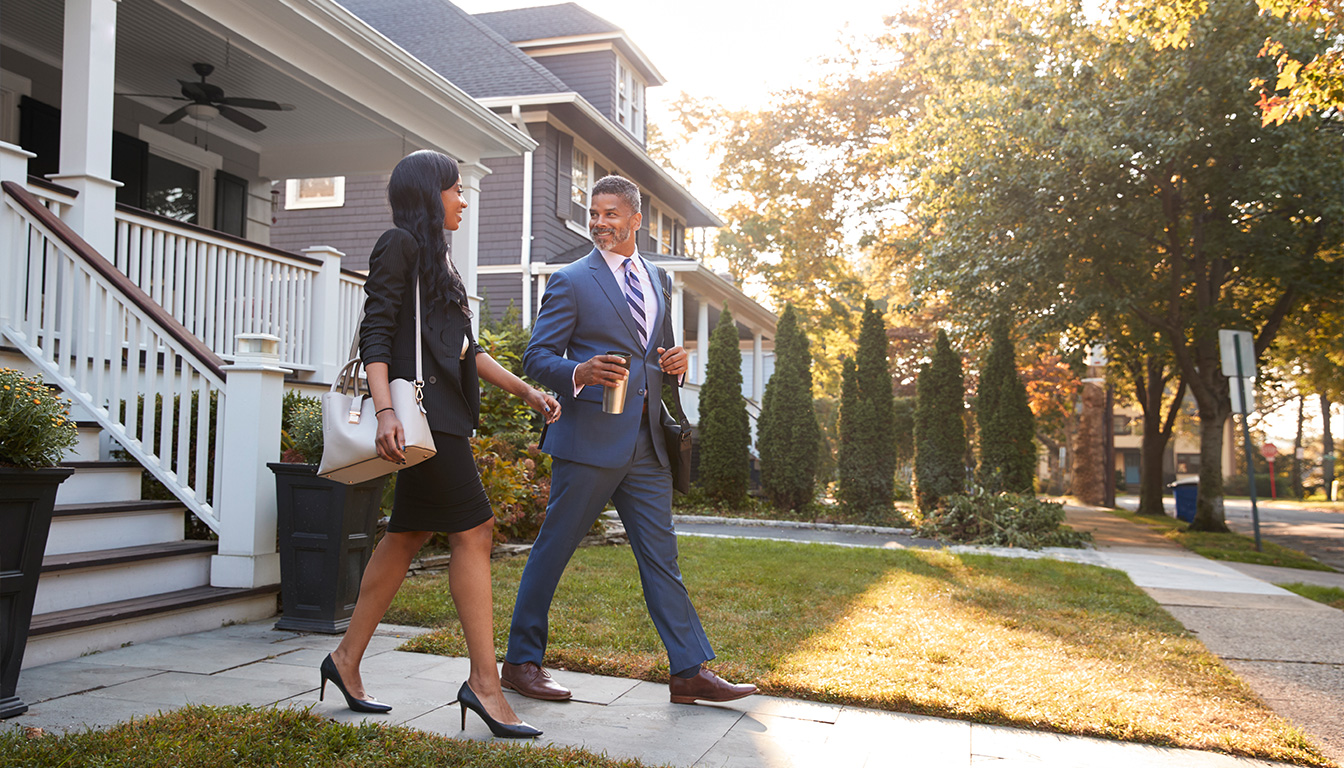 Real estate lawyer advising client in Streetsville Mississauga