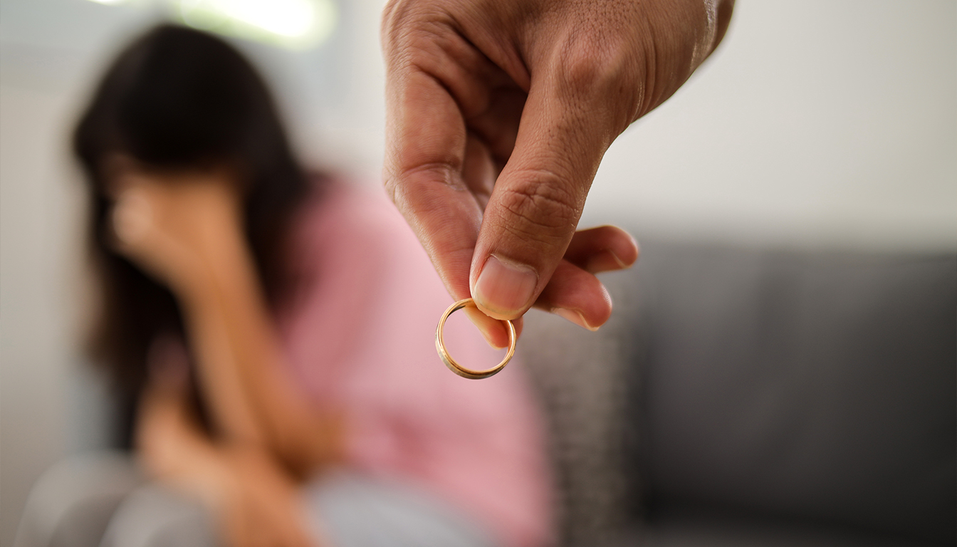 Family lawyer advising on divorce, custody, and support in Mississauga