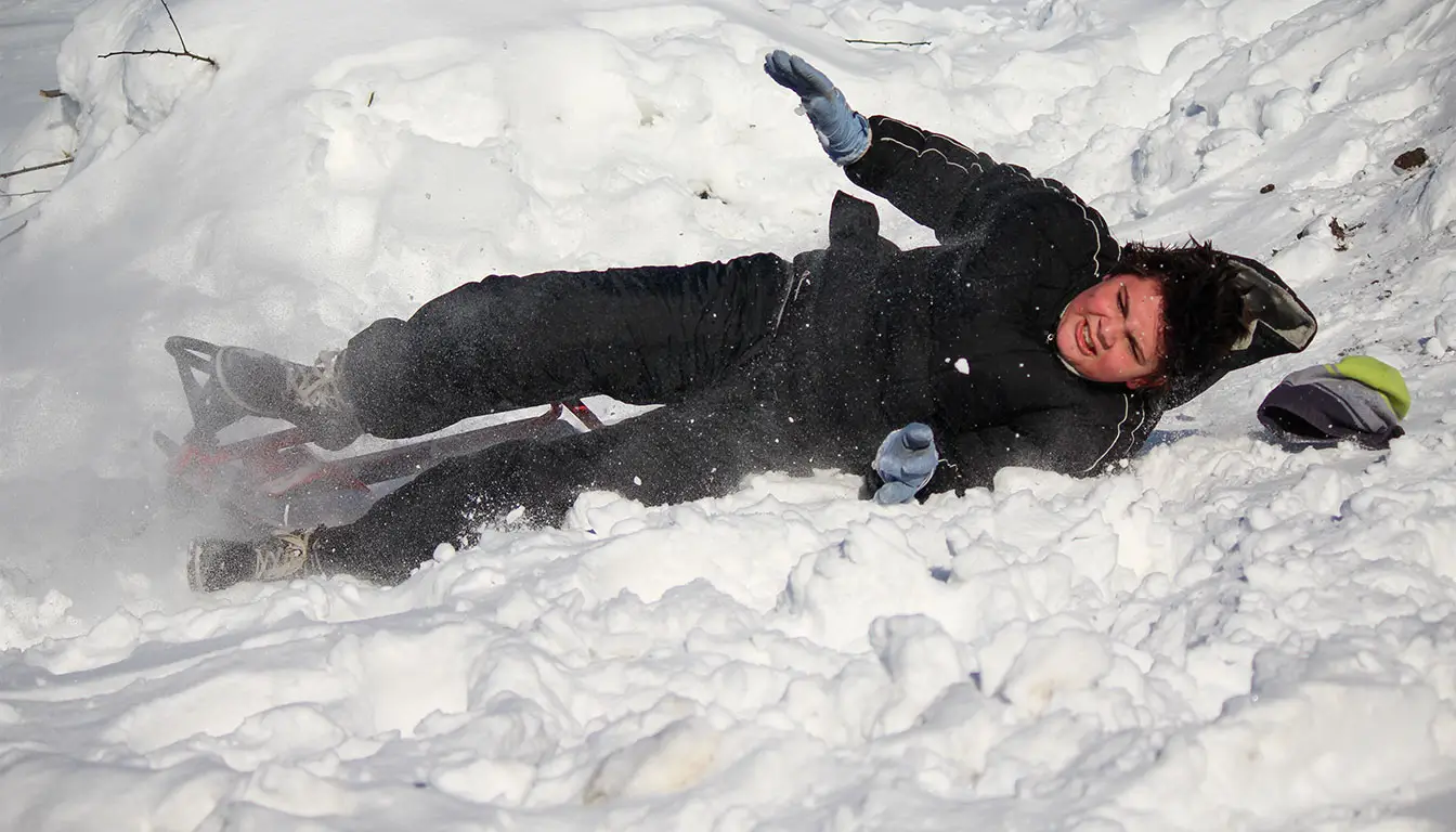 Injury victim speaking with a lawyer after a slip and fall in Mississauga